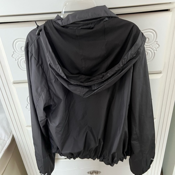 windbreaker - Picture 3 of 3